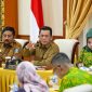 Gubernur Kepulauan Riau H. Ansar Ahmad hadir memimpin Rapat Koordinasi Bapenda Provinsi Kepri dan BP2RD Kabupaten Kota bersama Ikatan Pejabat Pembuat Akta Tanah (IPPAT) dan Ikatan Notaris Indonesia (INI) Kepri dalam rangka Optimalisasi Pendapatan Asli Daerah di Gedung Daerah, Tanjunpinang, Senin (3/7/2023). Foto: Diskominfo Kepri 
