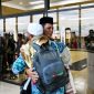 Gubernur Kepri H. Ansar Ahmad menyambut langsung kepulangan jemaah haji kloter 1 Kepulauan Riau, yang tiba kembali ke tanah air, di Bandara International Hang Nadim, Kota Batam, Selasa (4/7/2023). Foto: Diskominfo Kepri 