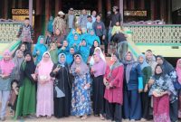 Wali Kota Tanjungpinang, Hj. Rahma, S.IP.,M.M, tidak pernah lelah mendatangi kampung ke kampung untuk berdialog dengan masyarakat. Kedatangan wali kota ini membawa berkah kepada masyarakat. Foto: Diskominfo Tanjungpinang 