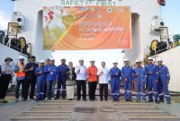 Gubernur Kepri, H. Ansar Ahmad, secara langsung melepas ekspor ayam hidup asal Bintan oleh PT Ciomas Adisatwa ke Singapura, Jumat (7/7/2023). Pelepasan ekspor ayam hidup asal Bintan PT Ciomas Adisatwa ke Singapura dilakukan melalui Pelabuhan Sei Payung, Batu Enam, Kota Tanjungpinang. Foto: Diskominfo Kepri 