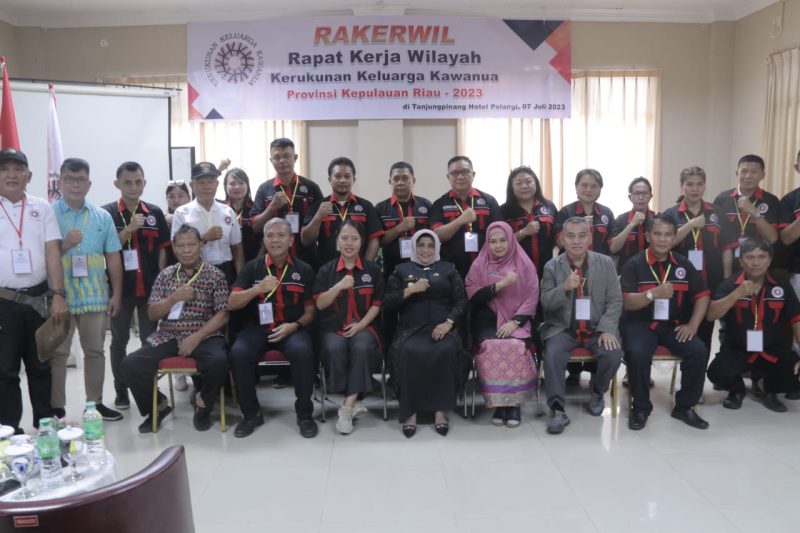 Wali kota Tanjungpinang, Hj. Rahma, S.IP.,M.M, membuka langsung rapat kerja wilayah Kerukunan Keluarga Kawanua (KKK) di hotel Pelangi Tanjungpinang, Jumat (7/7/2023) . Foto: Diskominfo Tanjungpinang