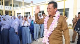 Gubernur Kepri, Ansar Ahmad, menghadiri kegiatan Sosialisasi Pencegahan Stunting pada Remaja melalui Program Generasi Emas Anti Stunting (GeMas) di SMKN 8 Sei Pelungut, Kecamatan Sagulung, Kota Batam, pada Senin (10/7/2023). Foto: Diskominfo Kepri 
