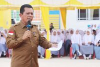 Gubernur Kepulauan Riau, Ansar Ahmad, menghadiri sosialisasi Pencegahan Stunting Pada Remaja melalui Program Generasi Emas Anti Stunting (GeMas) di SMAN 20 Mega Legenda, Kota Batam, pada Senin (10/7/2023). Foto: Diskominfo Kepri