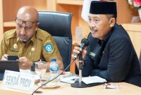 Sekretaris Daerah Provinsi Kepri, Adi Prihantara, memimpin Rapat Persiapan lanjutan Panitia Peringatan HUT ke-78 Kemerdekaan Republik Indonesia Tingkat Provinsi Kepulauan Riau Tahun 2023 di Ruang Rapat Sekda, Lantai III, Kantor Gubernur Kepri, Dompak, pada Senin (10/7/2023). Foto: Diskominfo Kepri
