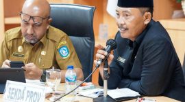 Sekretaris Daerah Provinsi Kepri, Adi Prihantara, memimpin Rapat Persiapan lanjutan Panitia Peringatan HUT ke-78 Kemerdekaan Republik Indonesia Tingkat Provinsi Kepulauan Riau Tahun 2023 di Ruang Rapat Sekda, Lantai III, Kantor Gubernur Kepri, Dompak, pada Senin (10/7/2023). Foto: Diskominfo Kepri 

