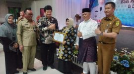 Badan Kepegawaian dan Pengembangan Sumber Daya Manusia (BKPSDM) Kota Tanjungpinang, menggelar kegiatan penyerahan piagam penghargaan bagi pensiunan dan pegawai Batas Usia Penisun (BUP) tahun 2023 yang ada dilingkungan Pemko Tanjungpinang, Selasa (11/7/2023) di Gedung PKK Kota Tanjungpinang, Senggarang. Foto: Diskominfo Tanjungpinang 