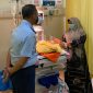 Wali Kota Tanjungpinang, Hj. Rahma, S IP.,M.M, bersama Danlanud Raja Haji Fisabilillah Kolonel Nav Arief Budiman langsung menjeguk bayi tersebut, yang sedang dirawat intensif di Rumah Sakit Umum Daerah Raja Ahmad Tabib. Foto: Diskominfo Tanjungpinang 