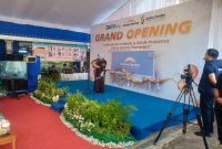 Wali Kota Tanjungpinang, Hj. Rahma,S.IP.,M.M, meresmikan laboratorium medis dan klinik pratama Kimia Farma yang terletak di Jalan Ahmad Yani, Pamedan, Kamis (13/7/2023). Foto: Diskominfo Tanjungpinang 