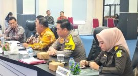 memberikan pengarahan pada Rapat Koordinasi Gugus Tugas Pencegahan Kekerasan Terhadap Perempuan dan TPPO Kota Tanjungpinang, di aula Sultan Sulaiman Badrul Alamsyah, kantor wali kota Tanjungpinang, Kamis (13/7/2023) pagi. Foto: Diskominfo Tanjungpinang 