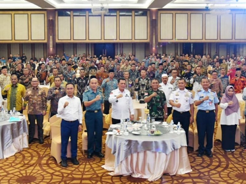 Gubernur Kepri H. Ansar Ahmad membuka Rapat Koordinasi (Rakor) Kepala Desa dan Lurah Se-Provinsi Kepri Tahun 2023 di Ballroom Swiss-bell Hotel Harbour Bay Sei Jodoh Kota Batam, Kamis (13/7/2023). Foto: Diskominfo Kepri 