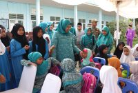 Ketua TP-PKK Provinsi Kepulauan Riau, Hj. Dewi Kumalasari Ansar, menghadiri Kegiatan Penganekaragaman Pangan berbasis melalui Pengembangan Dapur Beragam, Bergizi, Seimbang, dan Aman (B2SA) Goes To School di SDN 10 Bukit Bestari, Tanjungpinang, Jumat (14/7/2023). Foto: Diskominfo Kepri 