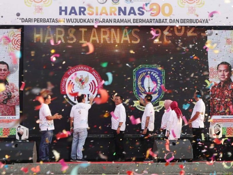 Rangkaian peringatan Hari Penyiaran Nasional (Harsiarnas) ke-90 dan Rapat Koordinasi Nasional Komisi Penyiaran Indonesia (KPI) di Provinsi Kepulauan Riau resmi di-kick off Gubernur Kepri H. Ansar Ahmad di Pelataran Gurindam Dua Belas, Tanjungpinang, Sabtu (15/7/2023). Foto:Diskominfo Kepri 