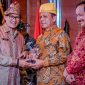 Provinsi Kepulauan Riau (Kepri) berhasil meraih 3 penghargaan dalam Apresiasi Pemasaran Pariwisata Indonesia (APPI) 2023. Penghargaan tersebut diserahkan langsung oleh Menteri Pariwisata dan Ekonomi Kreatif, Sandiaga S. Uno, kepada Gubernur Kepri Ansar Ahmad pada Malam Puncak APPI 2023 yang berlangsung di Balairung Soesilo Soedarman, Gedung Sapta Pesona, Jakarta pada Senin (17/7/2023). 
Foto : Diskominfo Kepri 