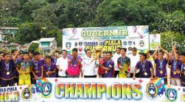 Gubernur Kepulauan Riau H.Ansar Ahmad menutup turnamen olahraga Piala Gubernur Kepri Tahun 2023 Zona Kabupaten Kepulauan Anambas untuk cabang voli, futsal dan sepakbola saat  melakukan kunjungan kerja ke Kabupaten Kepulauan Anambas (KKA), Rabu (19/7/2023). Foto: Diskominfo Kepri 