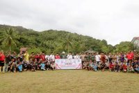 Masyarakat Kabupaten Kepulauan Anambas, terutama yang berada di Kecamatan Jemaja, berkumpul di lapangan sepakbola Letung, Kamis (20/7/2023) untuk menyaksikan turnamen sepakbola dalam rangka memeriahkan Hari Kemerdekaan RI yang ke-78. Foto: Diskominfo Kepri 