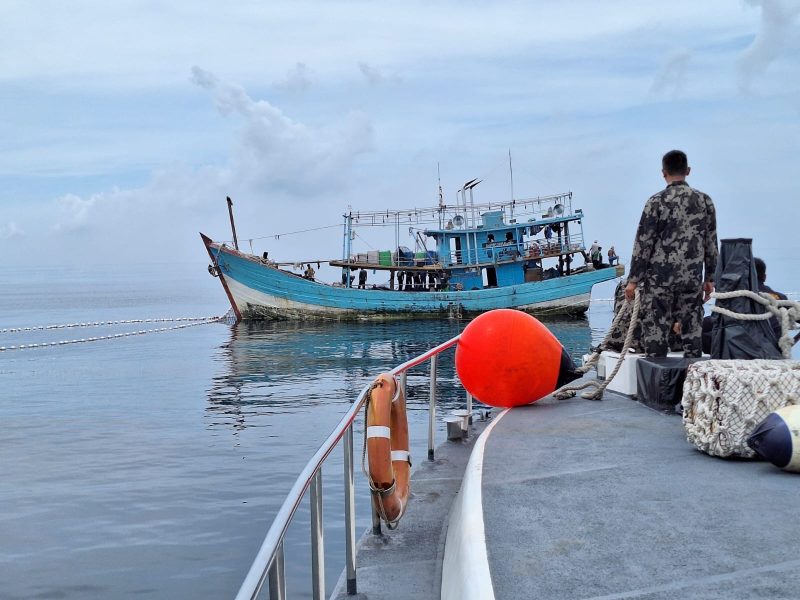 Kementerian Kelautan dan Perikanan (KKP) menertibkan 8 (delapan) kapal ikan dengan izin daerah yang beroperasi di atas 12 mil. KKP sedang menggencarkan penertiban kapal perikanan yang beroperasi tak sesuai dengan jalur penangkapan nya. Foto: KKP 