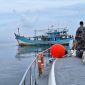 Kementerian Kelautan dan Perikanan (KKP) menertibkan 8 (delapan) kapal ikan dengan izin daerah yang beroperasi di atas 12 mil. KKP sedang menggencarkan penertiban kapal perikanan yang beroperasi tak sesuai dengan jalur penangkapan nya. Foto: KKP 