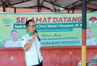 Ketua Koperasi HKTI Tani Makmur Sejahtera Bumi Indonesia Mayjen TNI (Purn) Winston P. Simanjuntak, berkunjung ke kota Batam, dalam rangka meresmikan gudang packaging arang, yang berlokasi di Pantai Zore, Jembatan IV Barelang, kota Batam, provinsi Kepulauan Riau, Jumat (21/7/2023). Foto: INIKEPRI.COM 