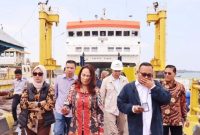 Anggota DPR RI Fraksi Golkar Dapil Kepri, Cen Sui Lan pada Minggu (23/7/2023), melakukan kunjungan kerja pengawasan ke Pelabuhan ASDP Tanjunguban, Bintan, Kepulauan Riau. Foto: Istimewa 
