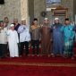 Wakil Wali Kota Batam Amsakar Achmad menghadiri peringatan tahun baru Islam 1445 Hijriyah di Masjid Al Qodar, Bengkong Kolam, Kota Batam, pada Senin (24/7/2023) malam. Pada peringatan ini juga, pihak turut dibagikan santunan pada anak Yatim di lingkungan sekitar. Foto: INIKEPRI.COM 