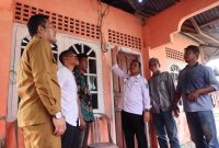 Pemerintah Provinsi (Pemprov) Kepulauan Riau melalui Dinas Energi dan Sumber Daya Mineral (ESDM)  bersama PT. Perusahaan Listrik Nasional (PLN /Persero) Unit Induk Distribusi Riau dan Kepulauan Riau (UIDRKR) memberikan tambahan pasokan mesin dengan kapasitas 1000 KW ke kabupaten Natuna. Hal ini  untuk mengatasi gangguan kelistrikan disana  yang telah mengalami pemadaman bergilir sejak Jum'at 21 Juli lalu.  Foto: Diskominfo Kepri 
