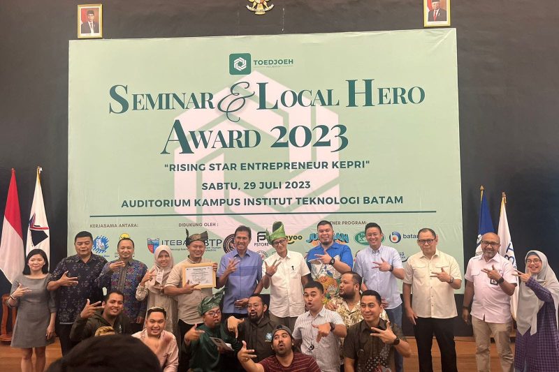 Toedjoeh Inkubator , sebuah inkubator bisnis yang didirikan oleh kolaborasi Gekrafs kepri bersama HIPMI Batam, melaksanakan Graduation Batch 1 dari inkubasi yang dilakukan sejak bulan Januari 2023, bertempat di Kampus ITEBA Batam, Sabtu (29/7/2023). Foto: INIKEPRI.COM 