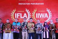 Inovasi dan komitmen dalam kepemimpinan Wali Kota Tanjungpinang, Hj. Rahma, S.IP, M.M mendapat pengakuan tinggi dengan diberikannya penghargaan 