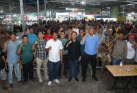 Melanjutkan silaturahmi dengan masyarakat, wakil wali kota Batam Amsakar Achmad bersembang ke kecamatan Sagulung. Mengangkat tema “Ngopi Bareng Tokoh dan Masyarakat bersama Bang Am”, acara yang diinisiasi oleh masyarakat kecamatan Sagulung ini, bertempat di Pujasera RW 16 Sei Langkai, pada Minggu (30/7/2023) sore. Foto: INIKEPRI.COM 