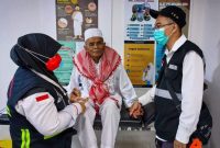 Petugas rekam medis Klinik Kesehatan Haji Indonesia (KKHI) Madinah Enjang Nurdiansyah mengaku bangga bisa terlibat penugasan sebagai Panitia Penyelenggara Ibadah Haji (PPIH) Bidang Kesehatan di Arab Saudi. Foto: Istimewa 