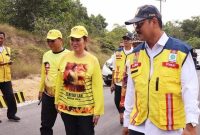 Anggota DPR RI dari Partai Golkar Dapil Kepulauan Riau Cen Sui Lan meresmikan jalan pemakaman di Sawang, Kundur, Kabupaten Karimun. Foto: Istimewa 