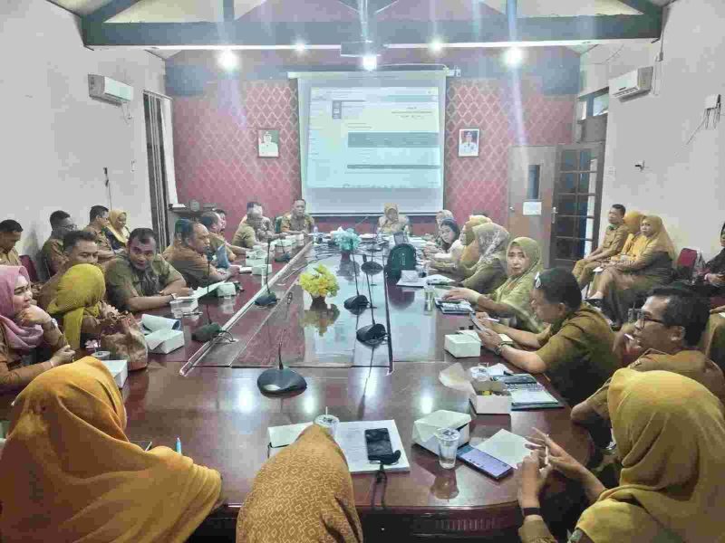 Dinas Kesehatan Pengendalian Penduduk dan Keluarga Berencana Kota Tanjungpinang menggelar rapat koordinasi dan evaluasi pelaksanaan percepatan penurunan stunting di kota Tanjungpinang. Foto: Diskominfo Tanjungpinang 