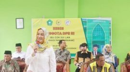 Anggota DPR RI dari Partai Golkar Dapil Kepulauan Riau Cen Sui Lan saat melakukan kunjungan kerja reses di MAN Karimun. Foto: Istimewa 