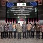 Pemerintah Provinsi Jawa Barat dalam hal ini diwakili oleh Wakil Gubernur Jawa Barat Uu Ruzhanul Ulum bersama Bursa Efek Indonesia (BEI) oleh Direktur Utama BEI Iman Rachman, Direktur Pengawasan Lembaga Jasa Keuangan 2 dan Manajemen Strategis Kantor Regional 2 Otoritas Jasa Keuangan (OJK) Jawa Barat oleh Aulia Fadly, Komisaris Utama Independen bank bjb Farid Rahman, Direktur Utama bank bjb oleh Yuddy Renaldi, Direktur Utama bjb Sekuritas oleh Maryadi Suwondo serta jajaran manajemen BEI, OJK, bank bjb, bjb Sekuritas dan Pemprov Jabar lainnya secara resmi melakukan pembukaan perdagangan dalam rangka Penandatanganan Pencanangan Literasi dan Inklusi Pasar Modal kepada 1.000 Aparatur Sipil Negara (ASN) Pemerintahan Daerah Provinsi Jawa Barat sekaligus Pendirian Galeri Investasi BEI di Kantor Pemerintahan Daerah Provinsi Jawa Barat, di Main Hall Gedung BEI, pada Kamis, (3/8). Foto: bank bjb untuk INIKEPRI.COM 