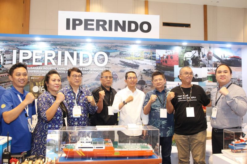 Wakil Walikota Batam, Amsakar Achmad, mengapresiasi pelaksanaan pameran perkapalan 6th Indonesia Marine & Offshore Expo (IMOX) 2023 yang digelar di Hotel Radison, selama tiga hari, dari 1 hingga 3 Agustus 2023 yang di inisiasi oleh Kamar Dagang Indonesia (Kadin) Kota Batam berkolaborasi dengan Fireworks. Foto: INIKEPRI.COM 