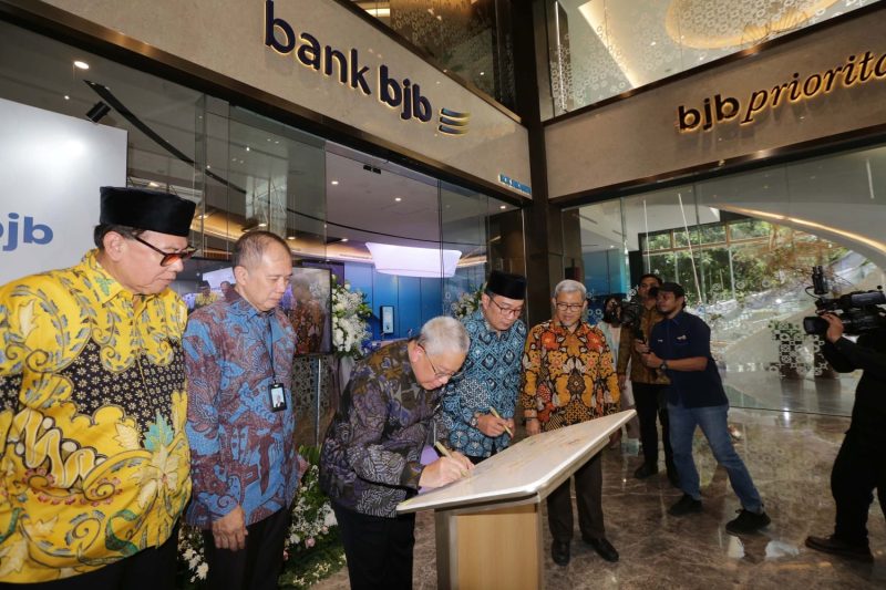 Peresmian Gedung Kantor bank bjb, yang berada di T Tower, Jl. Gatot Subroto, Jakarta. Foto: bank bjb untuk INIKEPRI.COM
