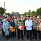 Gubernur Kepri H. Ansar Ahmad menghadiri syukuran bersama masyarakat,  atas selesainya proyek peningkatan jalan menuju sekolah di wilayah Tiban Indah Kecamatan Sekupang Kota Batam, Minggu (6/8/2023). Foto: Diskominfo Kepri 