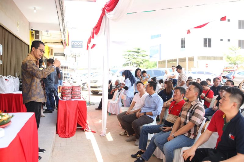 Wakil Wali Kota Batam, Amsakar Achmad, menghadiri Grand Opening Kantor Imago Interior Design, Architecture dan Contractor yang berlangsung di Ruko Mitra Raya 2 Blok B No. 6, Batam Centre, pada hari Minggu, (6/8 2023). Foto: INIKEPRI.COM