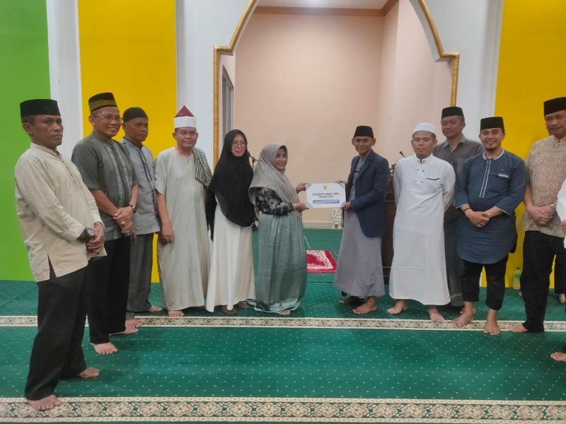 Wali Kota Tanjungpinang, Hj. Rahma, S.IP.,M.M, menggelar safari maghrib di Masjid Al Muhajirin Perumahan Dompak Indah Residence Kelurahan Batu IX, Tanjungpinang Timur, Senin (7/8/2023). Foto: Diskominfo Tanjungpinang
