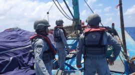 Badan Keamanan Laut (Bakamla) RI telah menangkap kapal ikan asing (KIA) berbendera Vietnam yang melakukan penangkapan ikan ilegal di wilayah perairan dan yurisdiksi Indonesia di Laut Natuna Utara, Kepulauan Riau (Kepri). Foto: KKP 