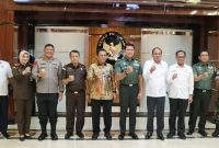 Rencana pengembangan kawasan Rempang, Kota Batam, Provinsi Kepulauan Riau kembali dimatangkan. Gubernur Kepri Ansar Ahmad, Senin (14/8/2023) menghadiri rapat koordinasi diselenggarakan Kementrian Kordinasi Bidang Politik Hukun dan Ham (Kemenko Polhukam). Foto: Diskominfo Kepri 