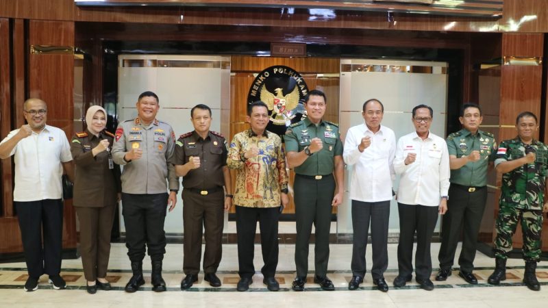 Rencana pengembangan kawasan Rempang, Kota Batam, Provinsi Kepulauan Riau kembali dimatangkan. Gubernur Kepri Ansar Ahmad, Senin (14/8/2023) menghadiri rapat koordinasi diselenggarakan Kementrian Kordinasi Bidang Politik Hukun dan Ham (Kemenko Polhukam). Foto: Diskominfo Kepri 