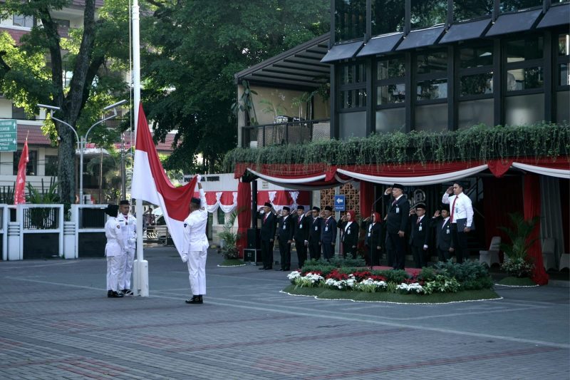 Peringatan hari kemerdekaan Republik Indonesia menjadi momentum untuk mengenang nilai-nilai luhur yang telah membangun Indonesia. HUT ke-78 RI tahun ini telah mendorong rakyat Indonesia untuk terus berupaya memajukan bangsa melalui kerja keras, inovasi, dan kolaborasi antargenerasi. Foto: bank bjb untuk INIKEPRI.COM 