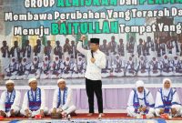 Wakil Wali Kota Batam Amsakar Achmad menghadiri Tasyakuran Walimatus Safar Lil Umroh Tahun 2023 yang ditaja Grup Al Hijrah dan Permata di Masjid Al Anshar Pulau Terong, Belakangpadang, Jumat (18/8/2023). Foto: INIKEPRI.COM 