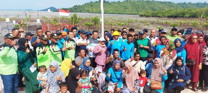 penanaman mangrove dalam rangka peringatan Hari Ulang Tahun ke-78 Kemerdekaan Republik Indonesia di Kelurahan Setokok, Kecamatan Bulang, Kota Batam. Foto: Diskominfo Kepri 