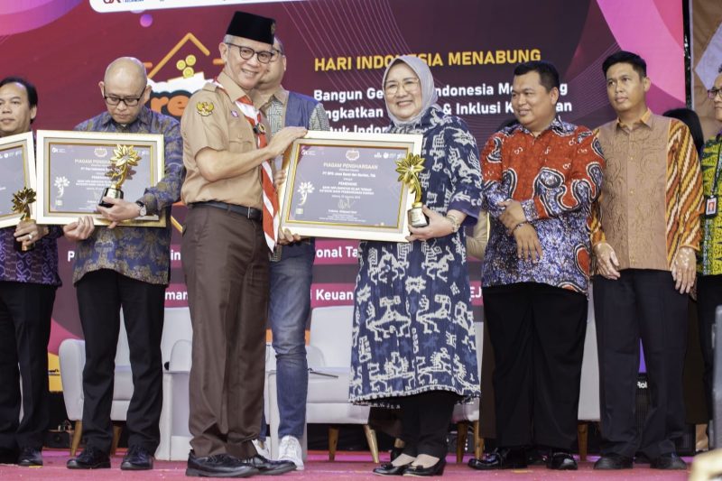 bank bjb meraih penghargaan dari Otoritas Jasa Keuangan (OJK) berupa Kejar Award 2023 karena dinilai sukses mendukung Program Satu Rekening Satu Pelajar (Kejar) dengan kategori sebagai Bank dengan Implementasi KEJAR Terbaik – BPD. Foto: bank bjb untuk INIKEPRI.COM 