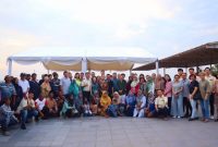 Cen Sui Lan berfoto bersama dengan Djoni Janto Ketua Marga Tan Tanjungpinang dan Bintan, Rudi Chua, Reni Yang, Desmon Goh dan pengusaha lainya, tokoh masyarakat, tokoh PSMTI, saat Kundapil di Tanjungpinang. Foto: Istimewa 