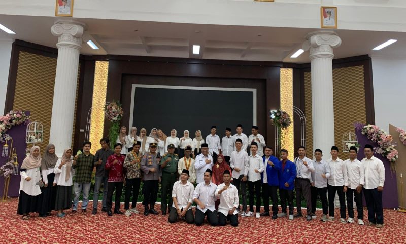 Pimpinan Wilayah Perhimpunan Remaja Masjid Dewan Masjid Indonesia (PRIMA DMI) Sumatera Barat Muhammad Saifullah melantik pengurus Pimpinan Daerah Perhimpunan Remaja Masjid Dewan Masjid Indonesia (PRIMA-DMI) Bukittinggi masa khidmat 2023-2026 pada Rabu (23/8/2023). Foto: INIKEPRI.COM
