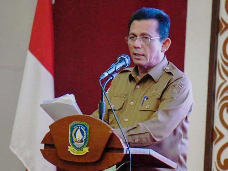 Gubernur Kepulauan Riau H. Ansar Ahmad mengajak seluruh Aparatur Sipil Negara (ASN) di daerahnya untuk menerapkan nilai-nilai dasar ASN BerAKHLAK, yaitu Berorientasi Pelayanan, Akuntabel, Kompeten, Harmonis, Loyal, Adaptif, dan Kolaboratif. Hal ini disampaikan dalam acara Webinar “Ngopi Time” Series #10 BerAkhlak Series : Harmonis yang diselenggarakan oleh Badan Pengembangan Sumber Daya Manusia (BPSDM) Provinsi Kepri secara daring, Rabu (23/8/2023). Foto: Diskominfo Kepri 