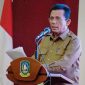 Gubernur Kepulauan Riau H. Ansar Ahmad mengajak seluruh Aparatur Sipil Negara (ASN) di daerahnya untuk menerapkan nilai-nilai dasar ASN BerAKHLAK, yaitu Berorientasi Pelayanan, Akuntabel, Kompeten, Harmonis, Loyal, Adaptif, dan Kolaboratif. Hal ini disampaikan dalam acara Webinar “Ngopi Time” Series #10 BerAkhlak Series : Harmonis yang diselenggarakan oleh Badan Pengembangan Sumber Daya Manusia (BPSDM) Provinsi Kepri secara daring, Rabu (23/8/2023). Foto: Diskominfo Kepri 