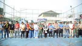 Wali kota Tanjungpinang Hj. Rahma S.IP.,M.M, membuka turnamen bola voli antar RW (Rukun Warga)  se-Kelurahan Bukit Cermin di Lapangan Voli Diana Bukit Cermin, Selasa (23/8/2023). Foto: Diskominfo Tanjungpinang 